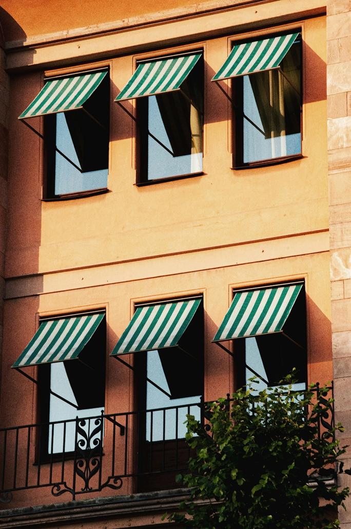 Benefits of Linen Roller Shades to Improve the Beauty of Your Place